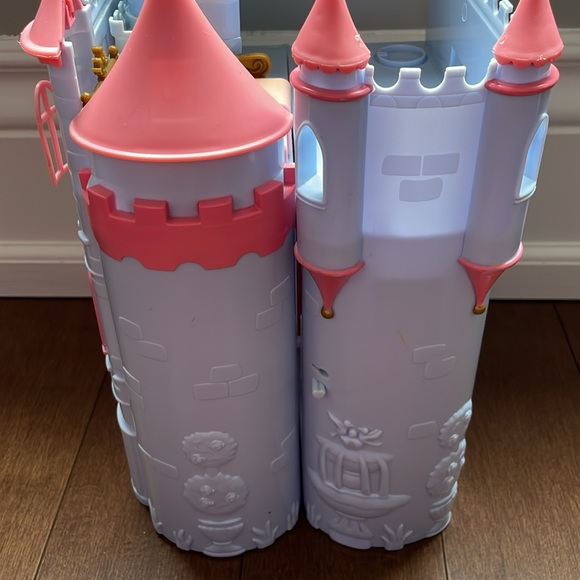 Mattel Foldable Caste - Picture 10 of 10